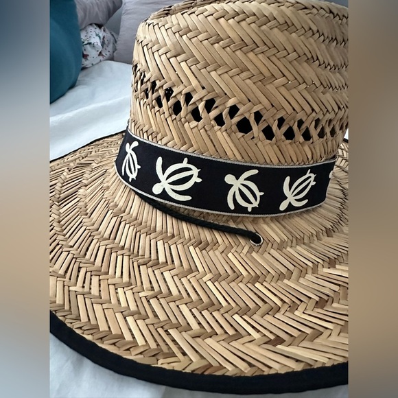 Straw Beach Hat with Turtle Band - Picture 2 of 5